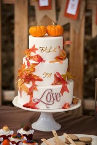 fall-wedding-cake-with-sugar-pumkin-cake-topper